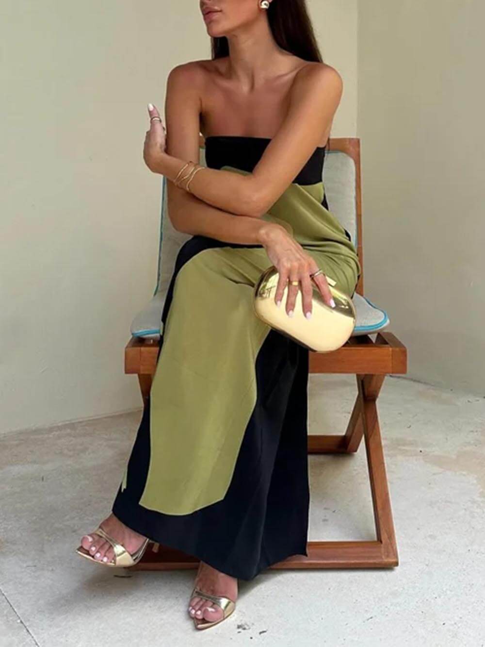 Elegantes Kleid mit abstraktem Muster