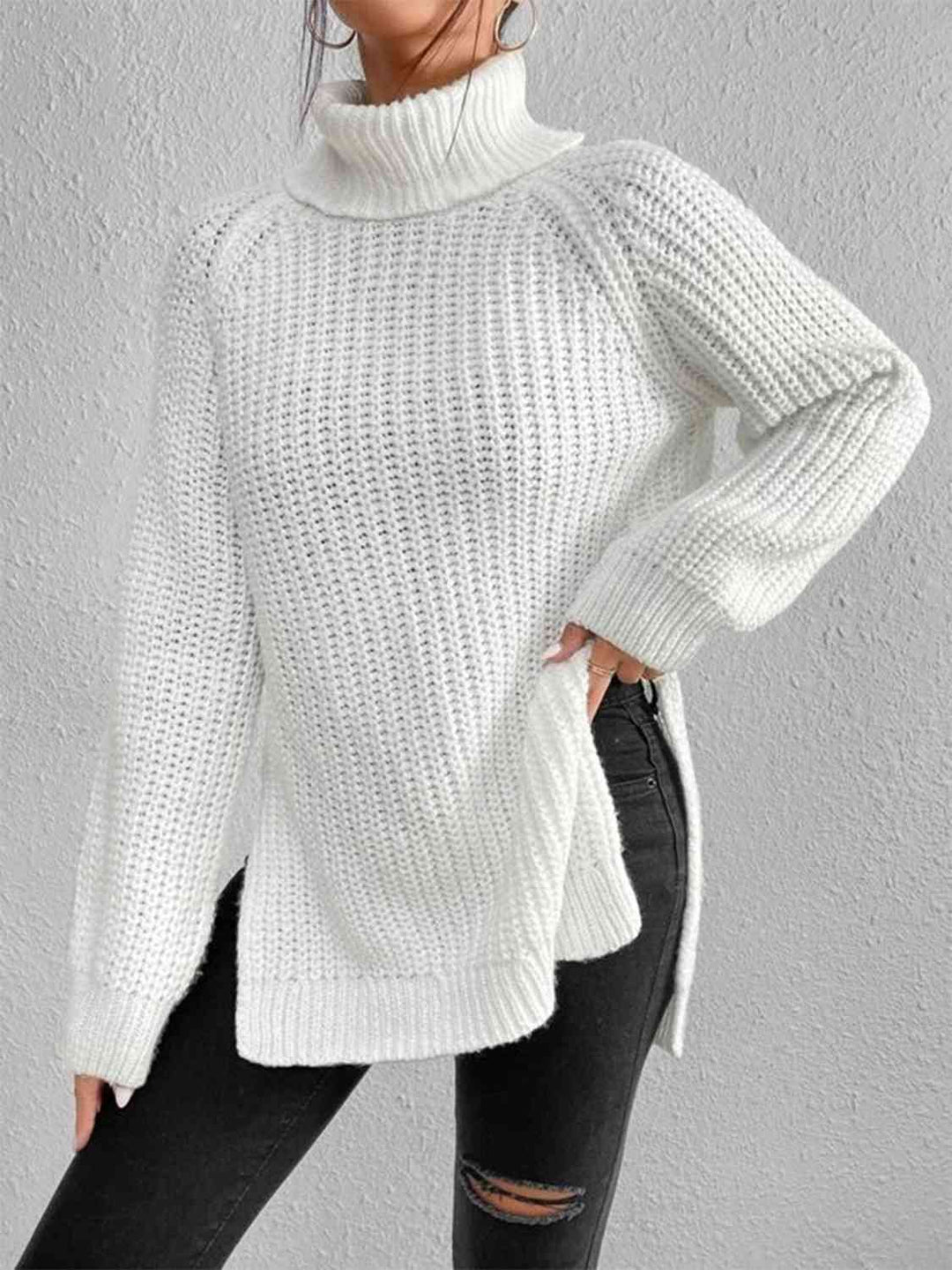 Gerippter Pullover mit Schlitz und Rollkragen