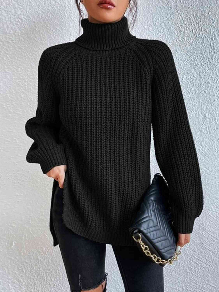 Gerippter Pullover mit Schlitz und Rollkragen