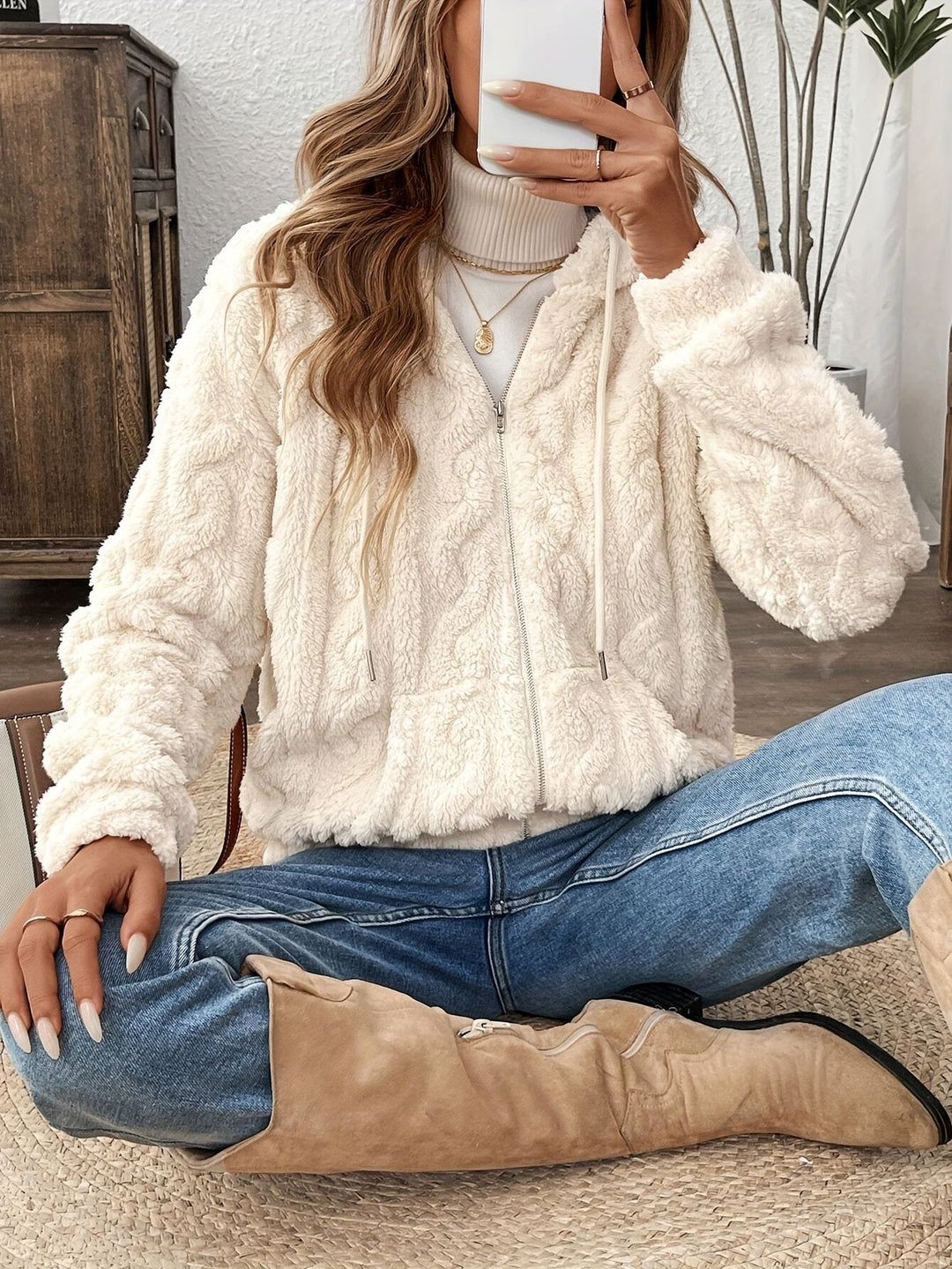 Plüschjacke mit Reißverschluss und Kapuze