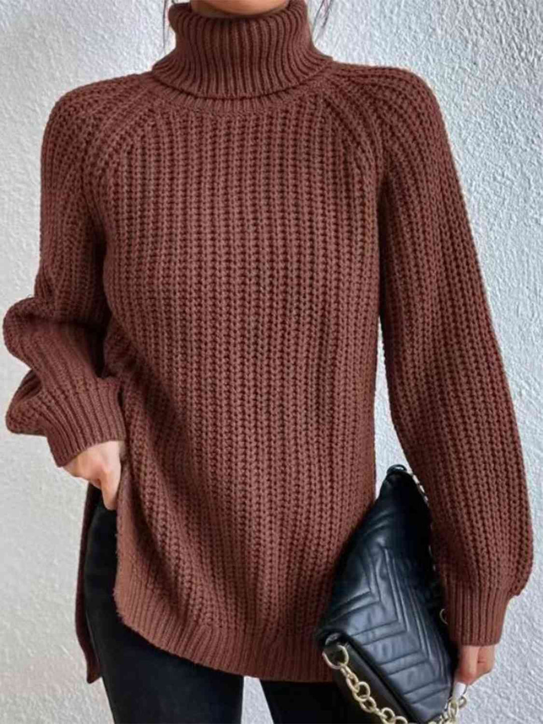 Gerippter Pullover mit Schlitz und Rollkragen