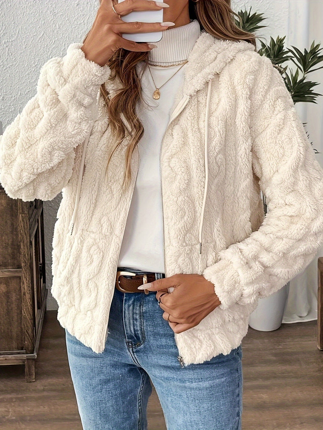 Plüschjacke mit Reißverschluss und Kapuze