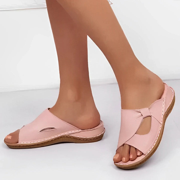 Lässige Sommerschlupfsandalen