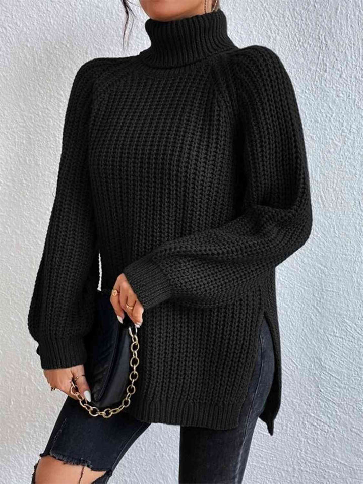 Gerippter Pullover mit Schlitz und Rollkragen