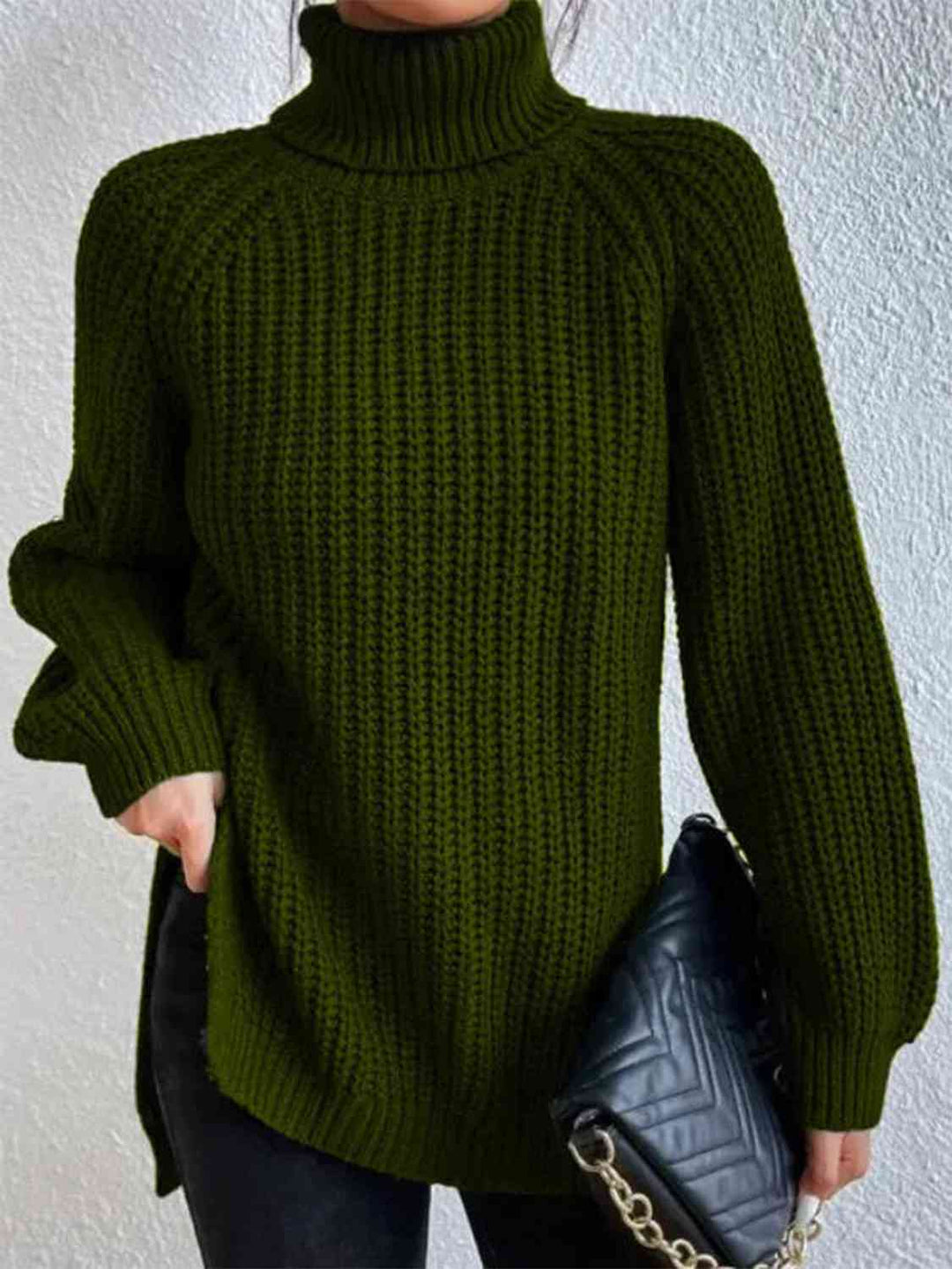 Gerippter Pullover mit Schlitz und Rollkragen