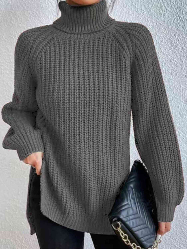 Gerippter Pullover mit Schlitz und Rollkragen