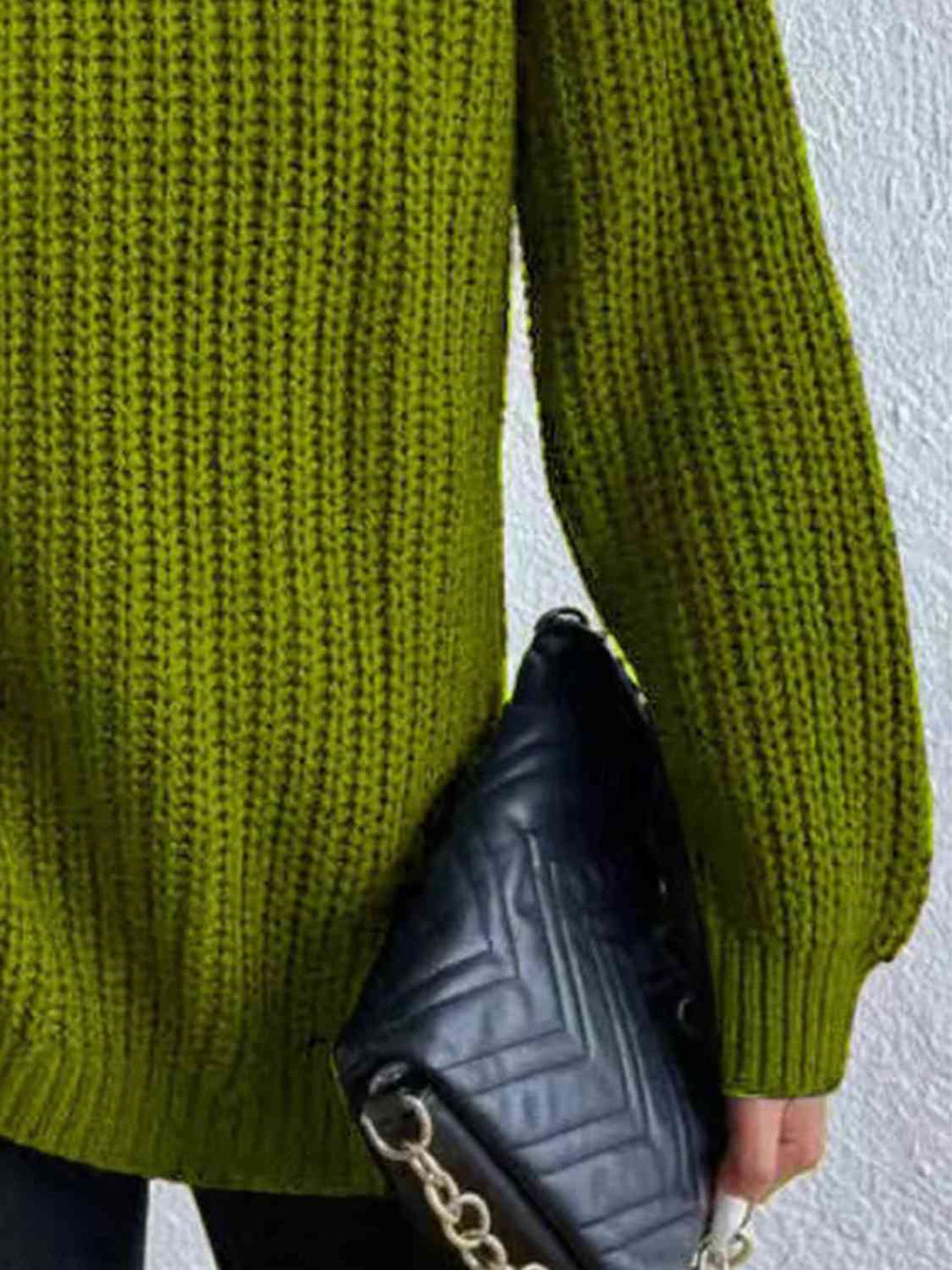 Gerippter Pullover mit Schlitz und Rollkragen