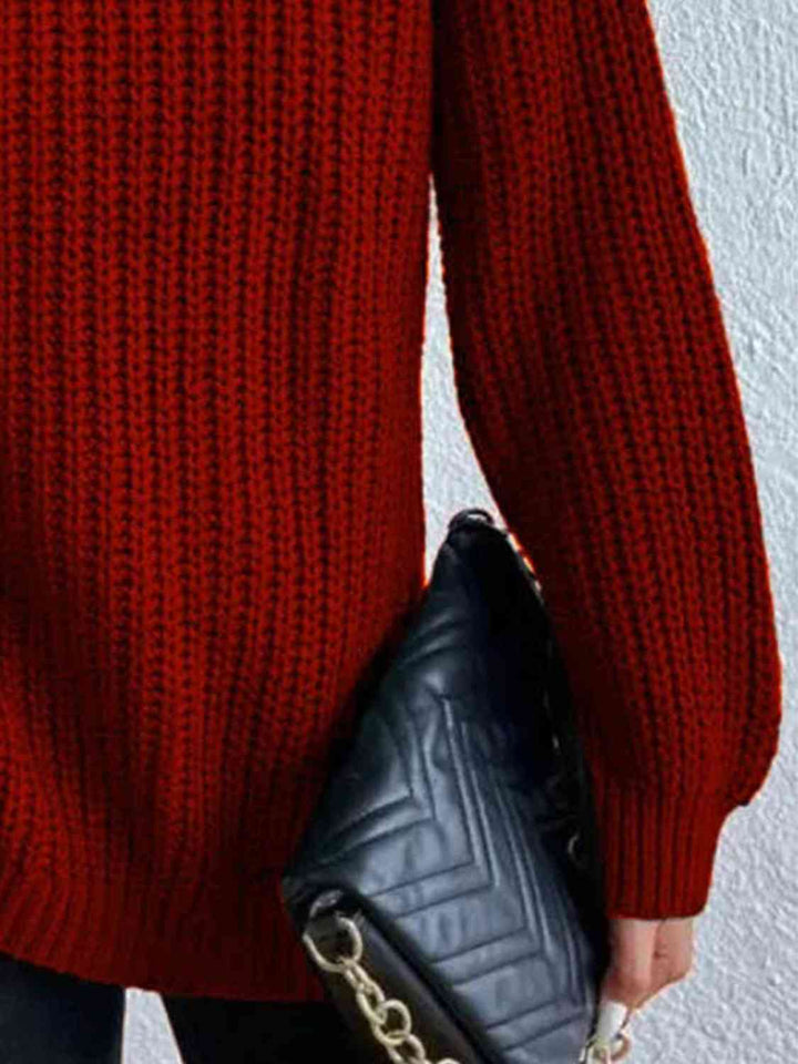 Gerippter Pullover mit Schlitz und Rollkragen