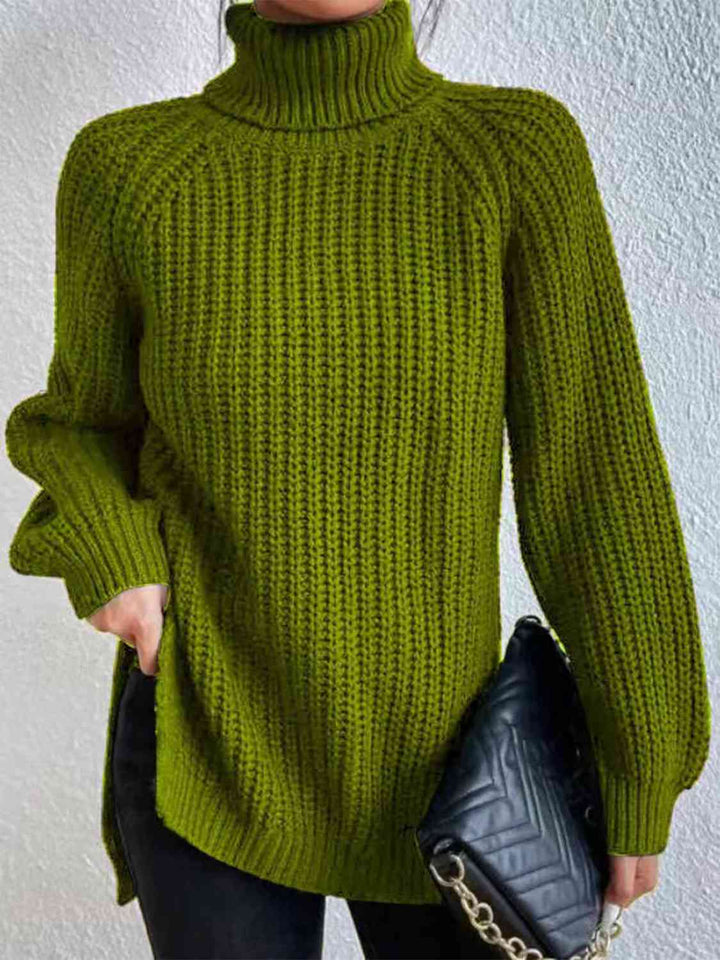Gerippter Pullover mit Schlitz und Rollkragen