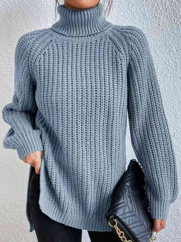 Gerippter Pullover mit Schlitz und Rollkragen