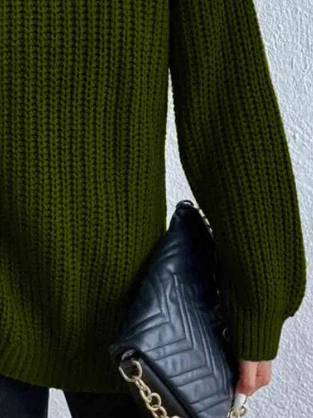 Gerippter Pullover mit Schlitz und Rollkragen