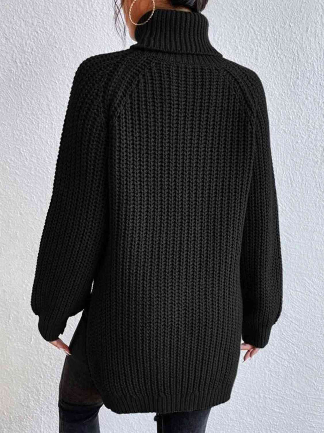 Gerippter Pullover mit Schlitz und Rollkragen