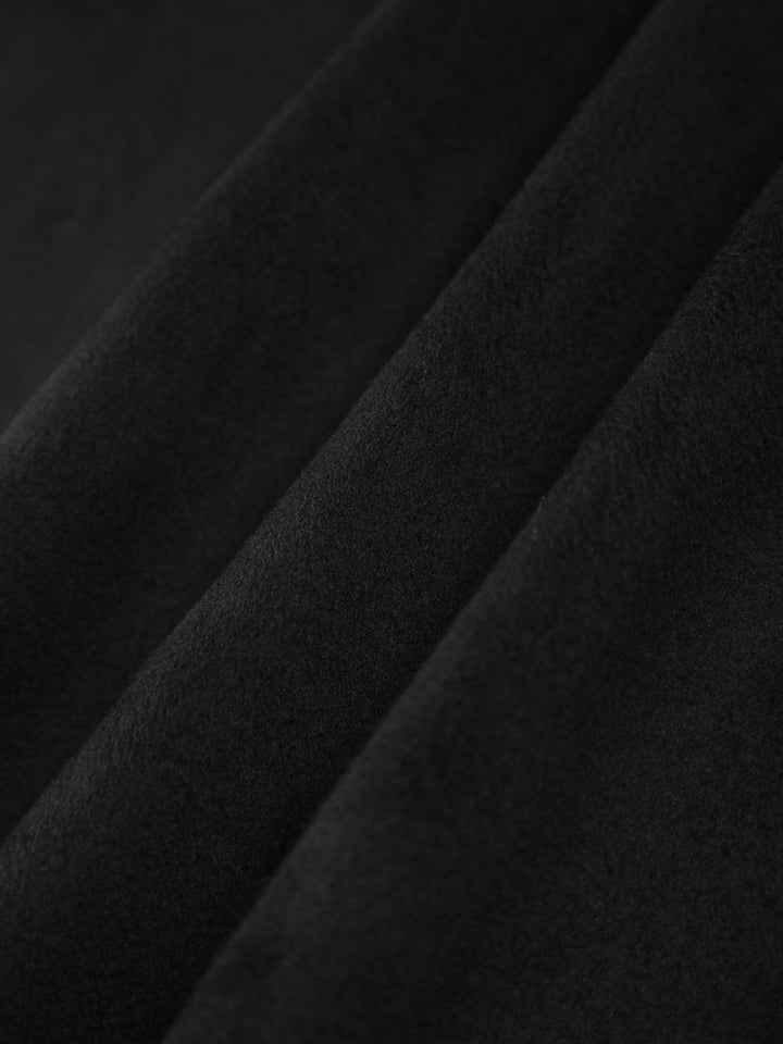 Jacke mit kontrastierenden Borten und passendem Schal