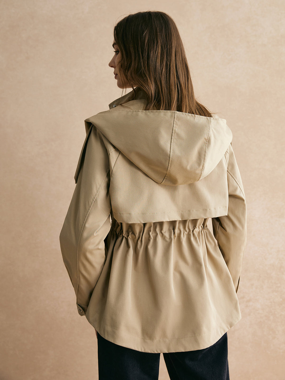 Beige Jacke mit Kapuze