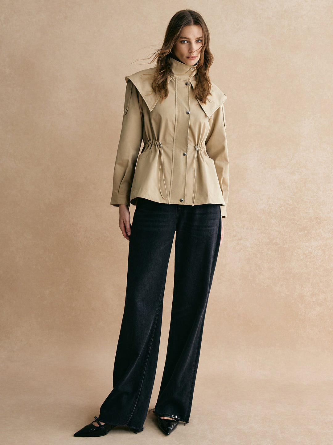 Beige Jacke mit Kapuze