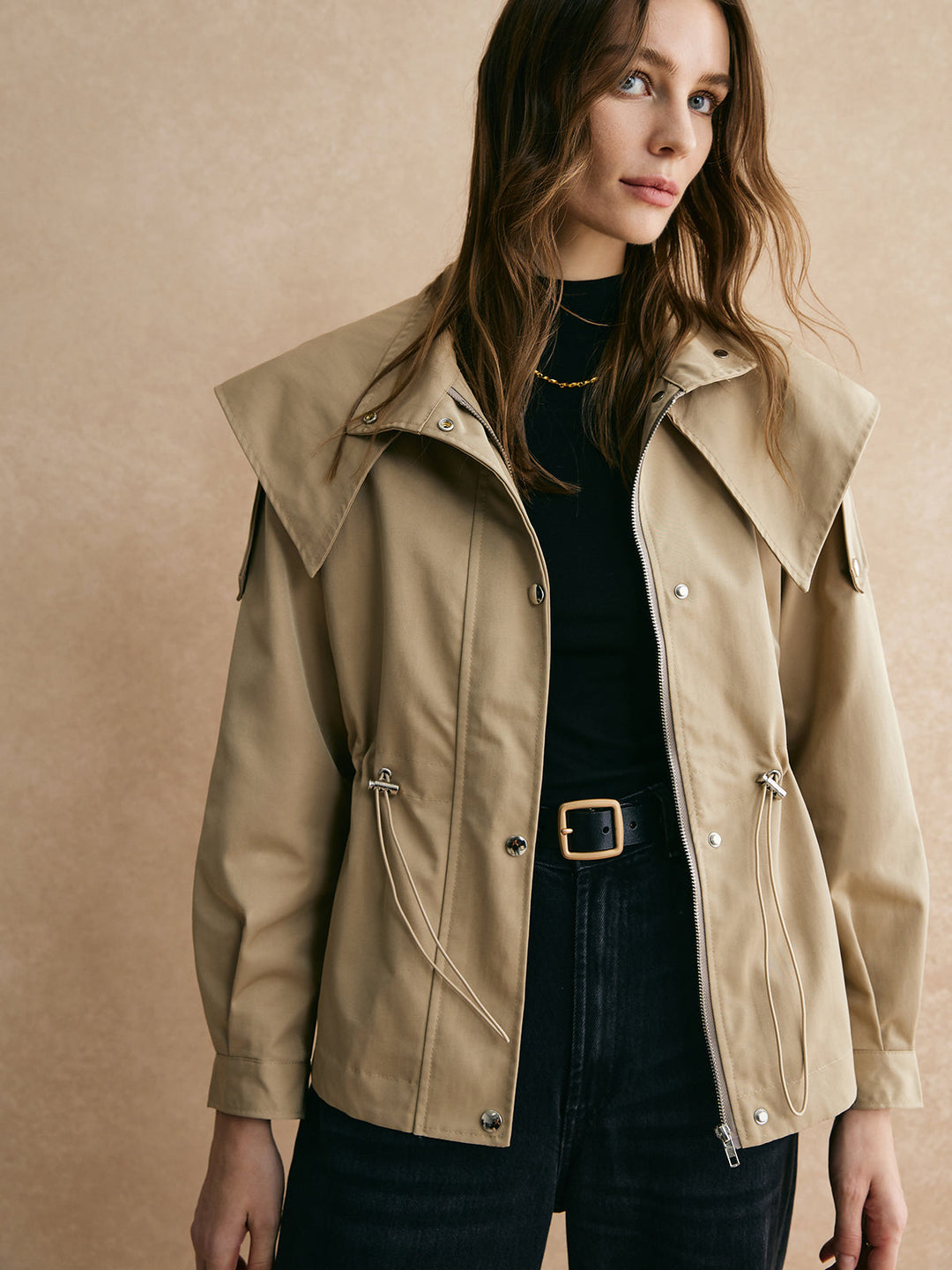 Beige Jacke mit Kapuze