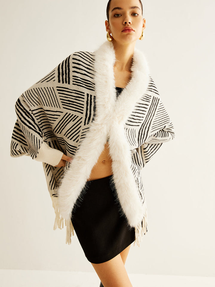 Poncho Géométrique avec Fausse Fourrure