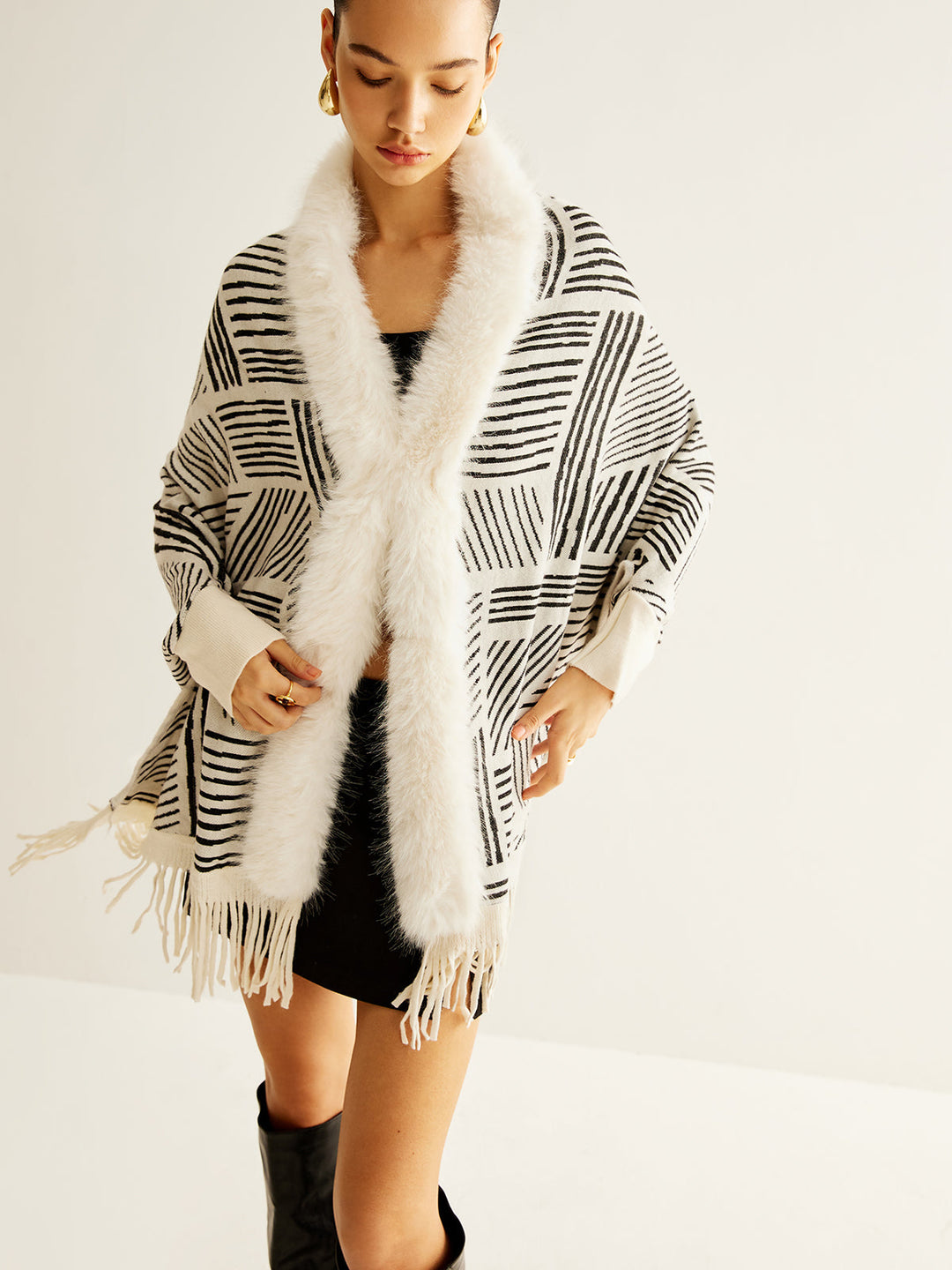 Poncho Géométrique avec Fausse Fourrure