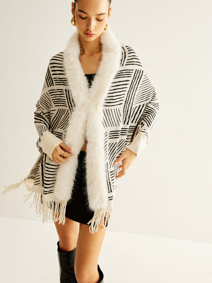 Poncho Géométrique avec Fausse Fourrure