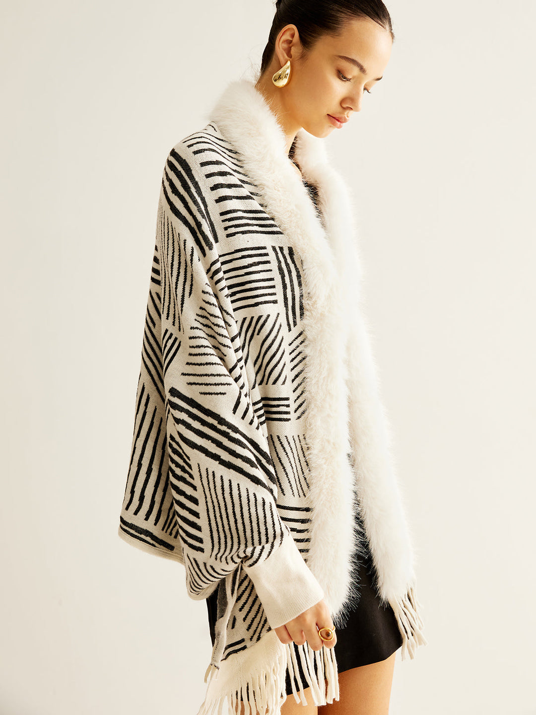 Poncho Géométrique avec Fausse Fourrure