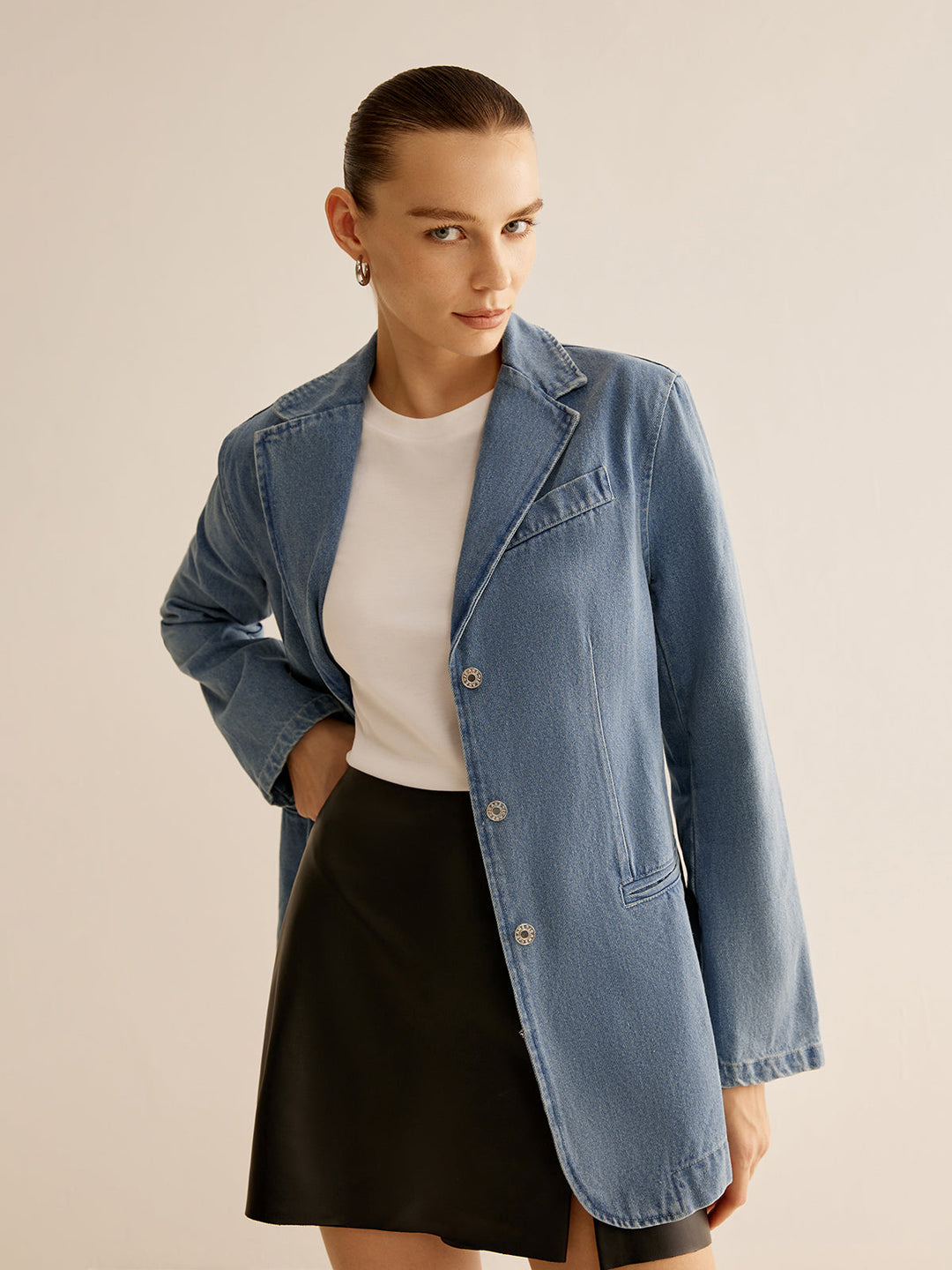 Lange Jacke mit Metallknöpfen