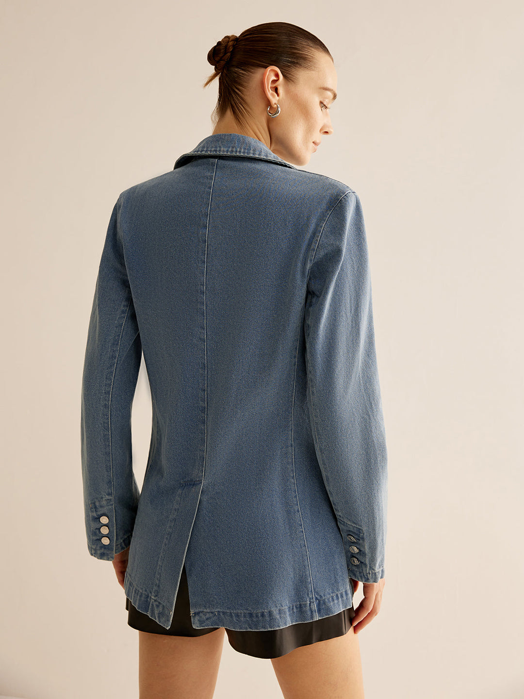 Lange Jacke mit Metallknöpfen