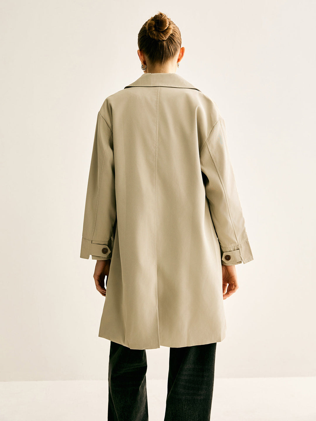 Leichter Trenchcoat in langer Schnittform