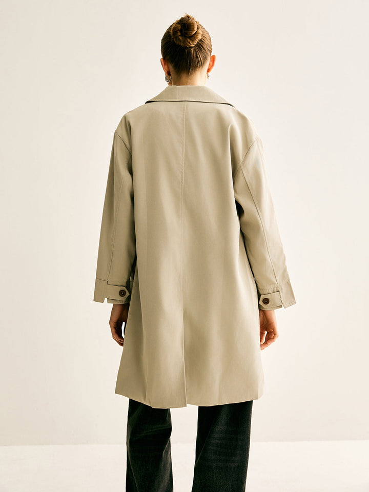 Leichter Trenchcoat in langer Schnittform