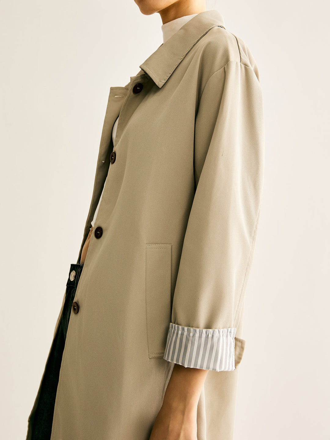 Leichter Trenchcoat in langer Schnittform