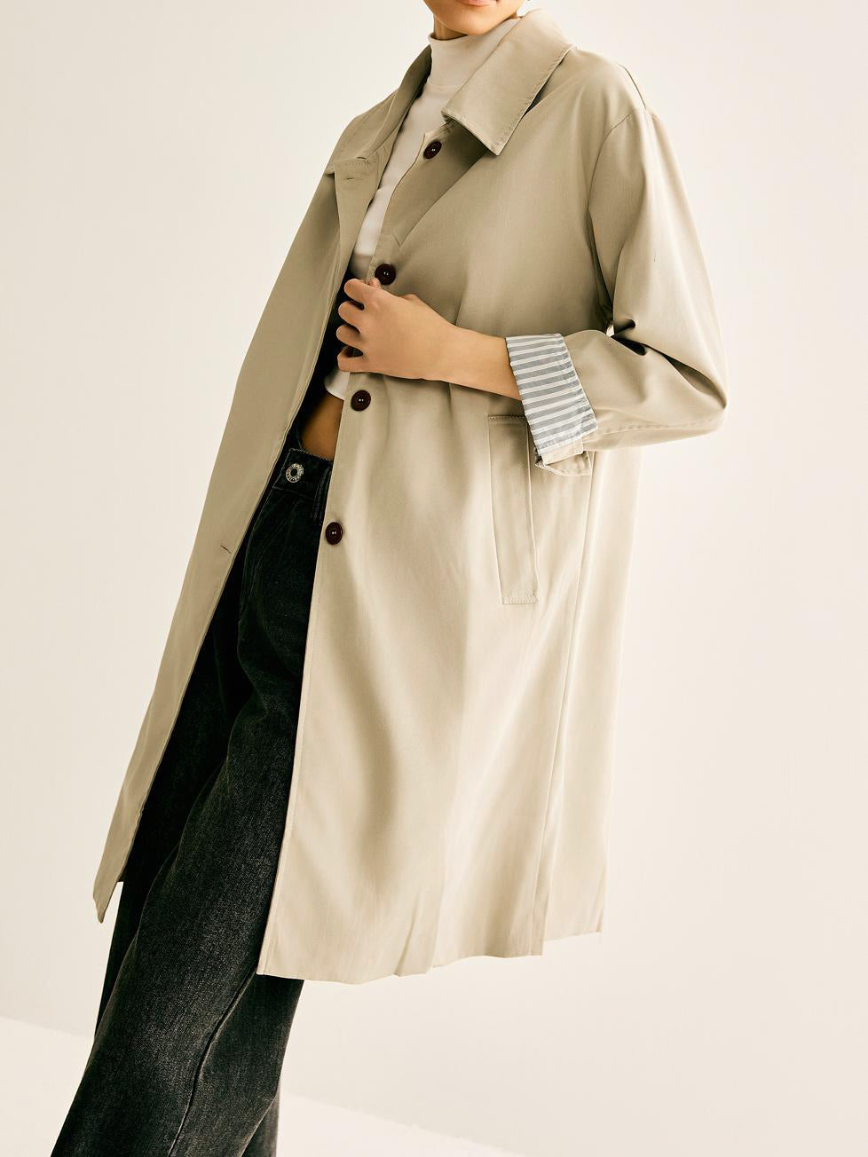 Leichter Trenchcoat in langer Schnittform