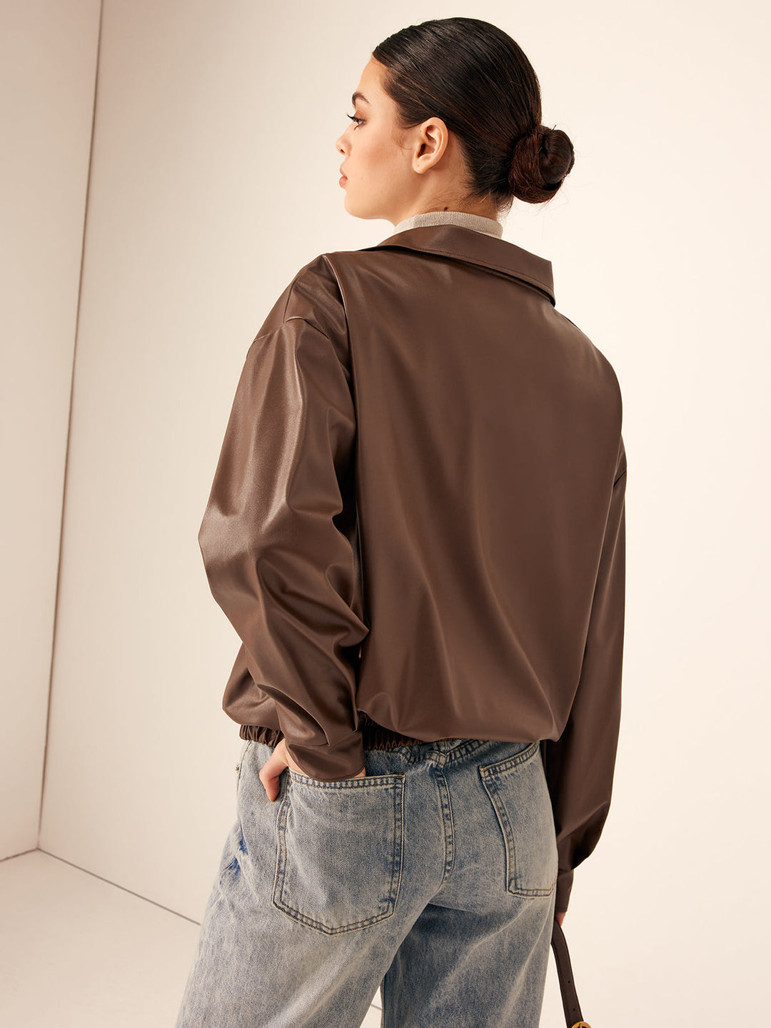 Braune Jacke im lässigen Stil