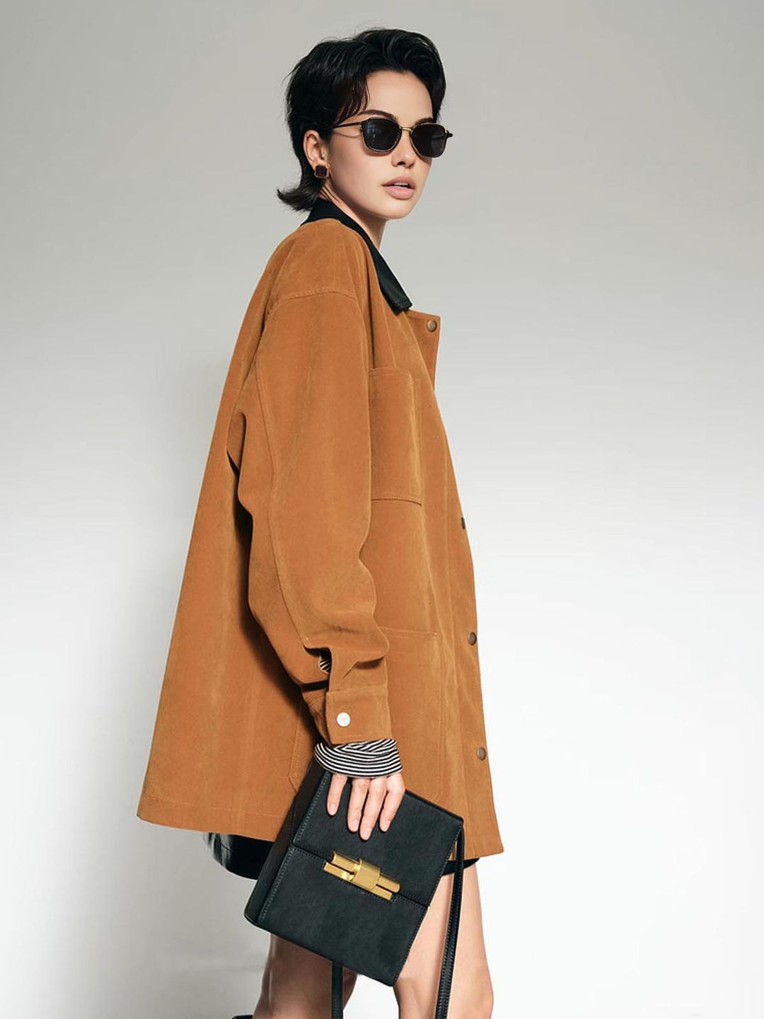 Gerippte Oversize-Jacke mit kontrastierendem Kragen