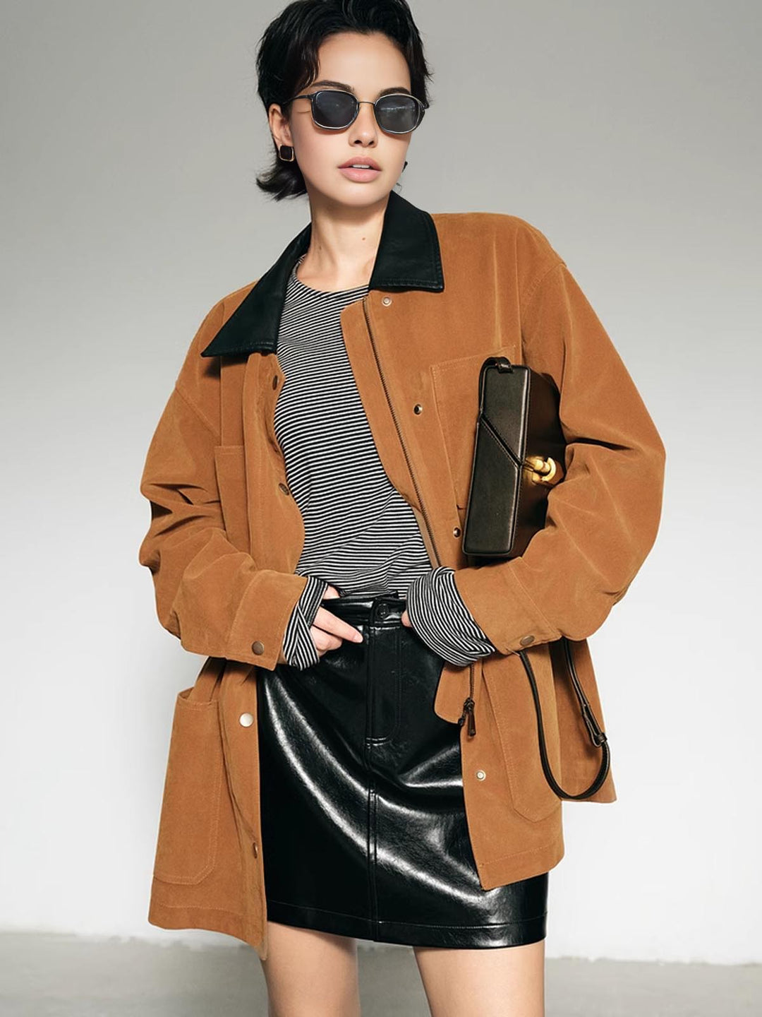 Gerippte Oversize-Jacke mit kontrastierendem Kragen