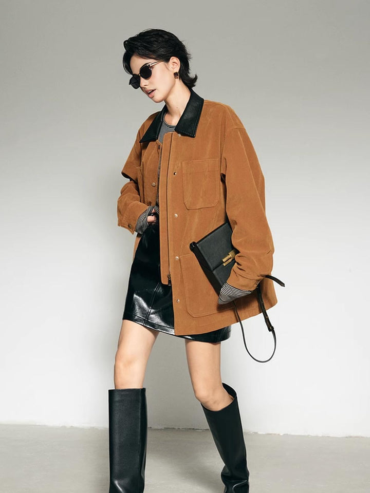 Gerippte Oversize-Jacke mit kontrastierendem Kragen