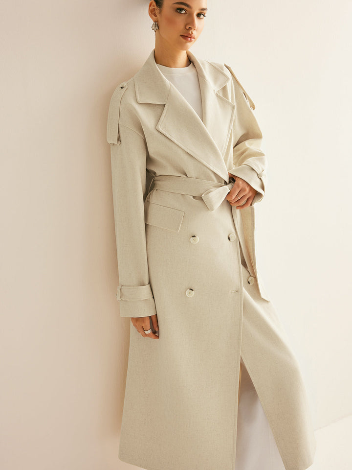 Langer Trenchcoat mit Gürtel