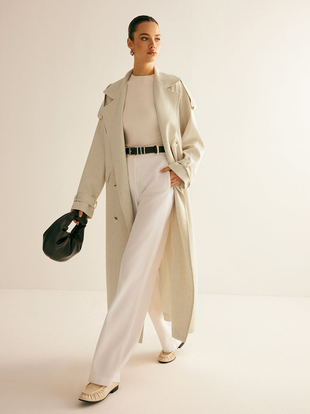 Langer Trenchcoat mit Gürtel