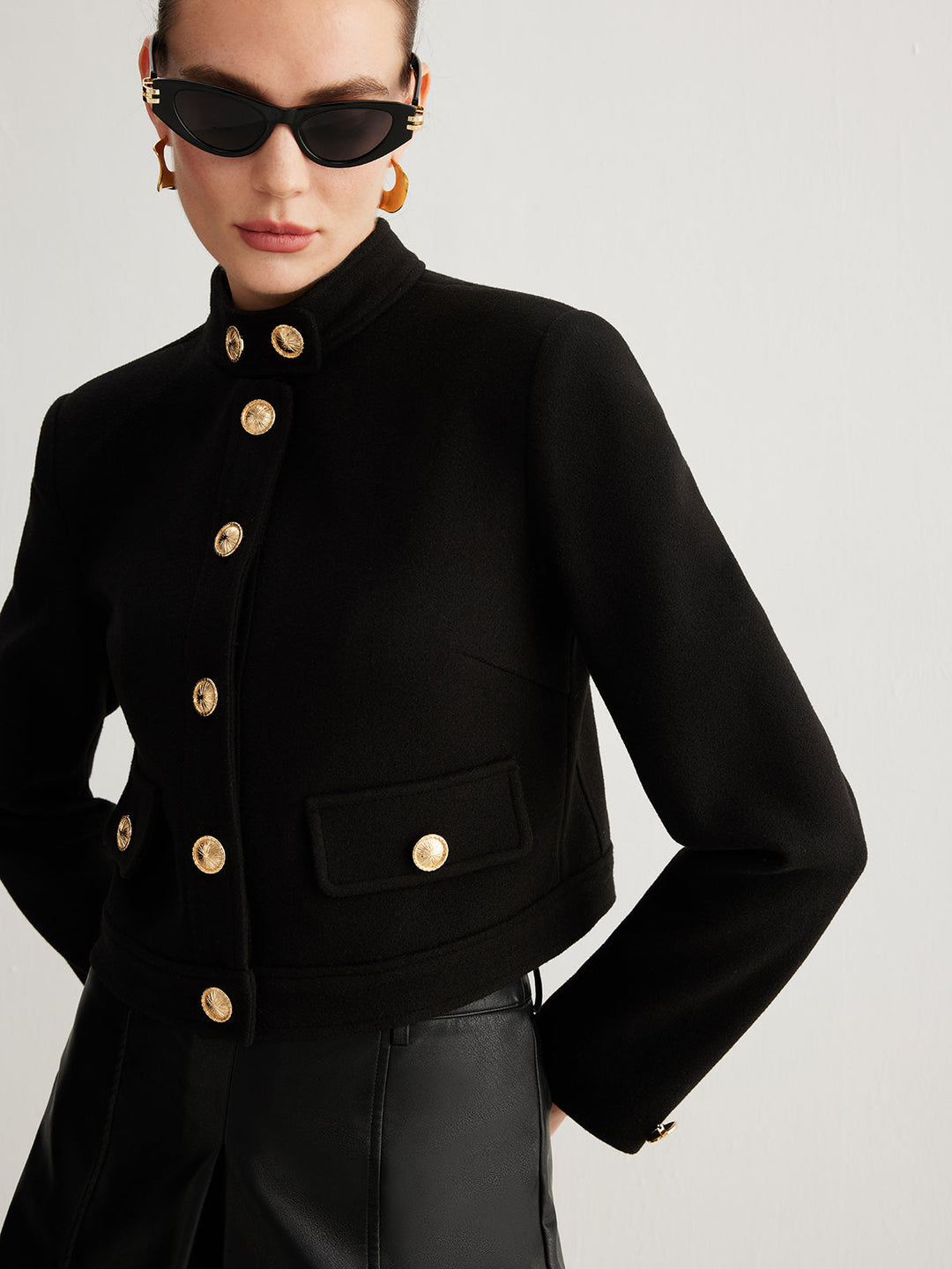 Kurzer schwarzer Blazer