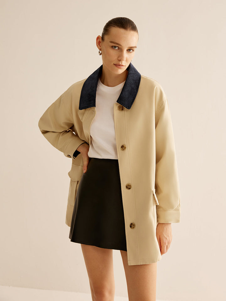Beige Jacke mit kontrastierendem Kragen