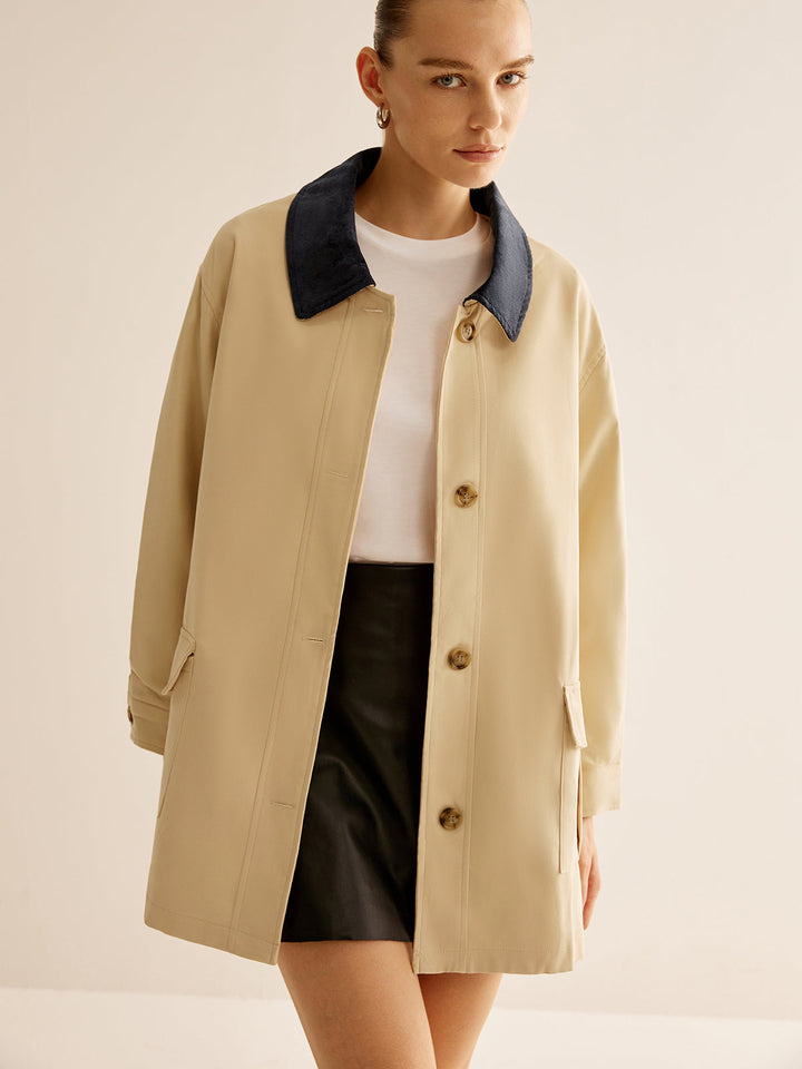 Beige Jacke mit kontrastierendem Kragen