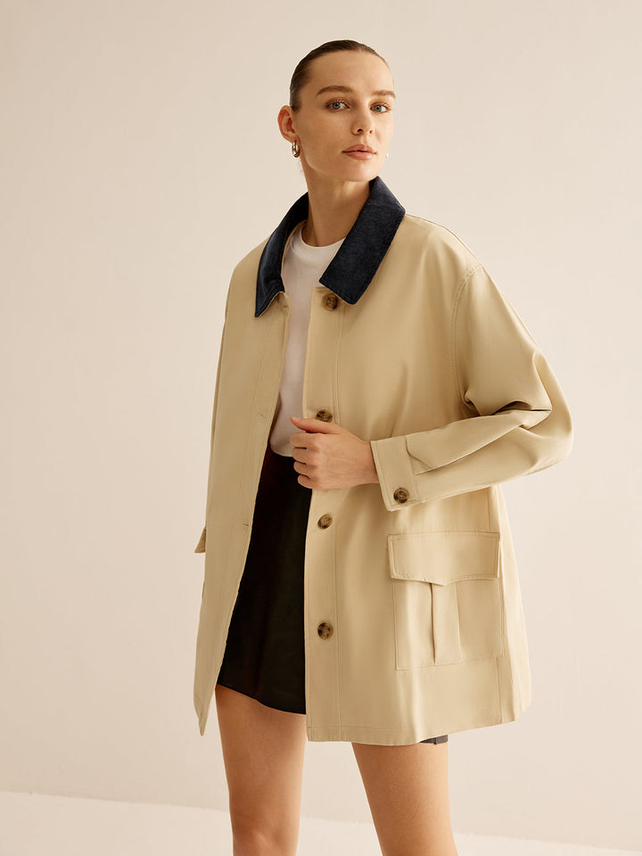 Beige Jacke mit kontrastierendem Kragen