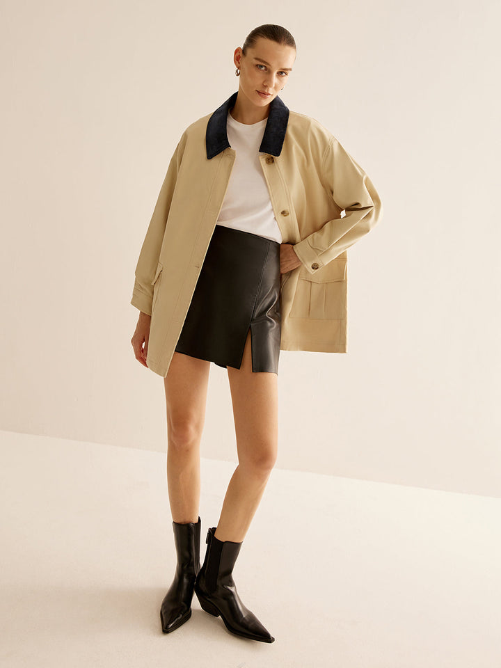 Beige Jacke mit kontrastierendem Kragen