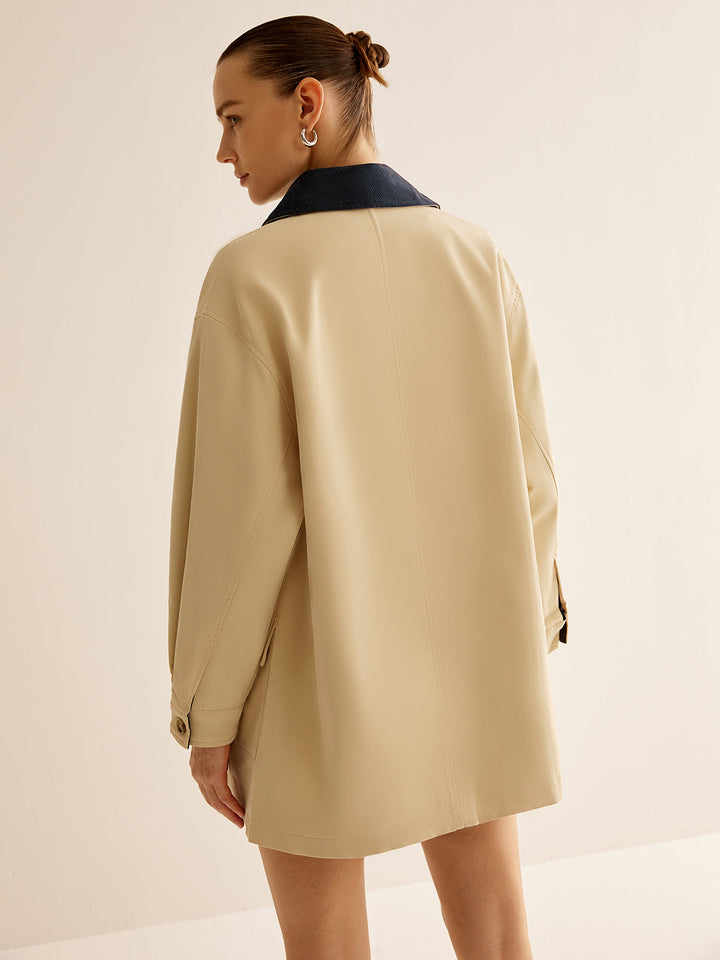 Beige Jacke mit kontrastierendem Kragen