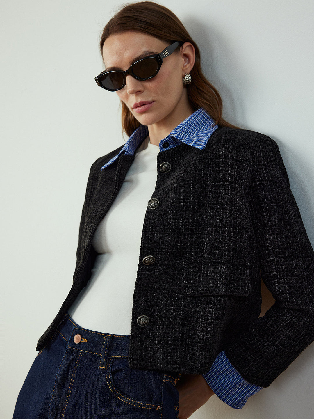 Kurze marineblaue, taillierte Jacke