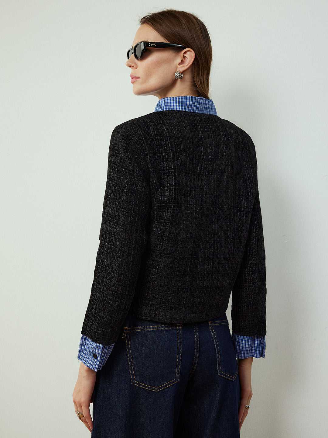 Kurze marineblaue, taillierte Jacke