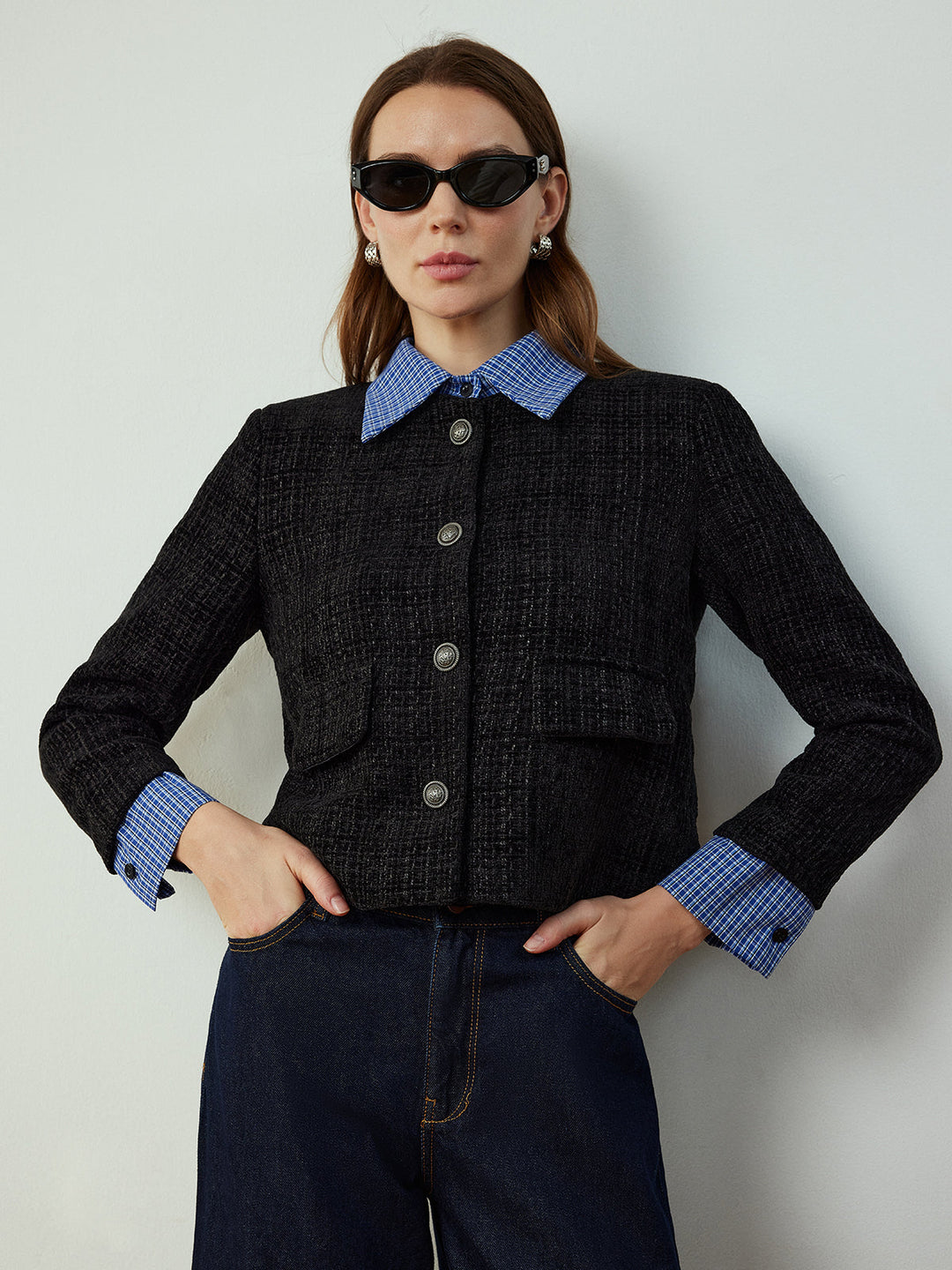 Kurze marineblaue, taillierte Jacke