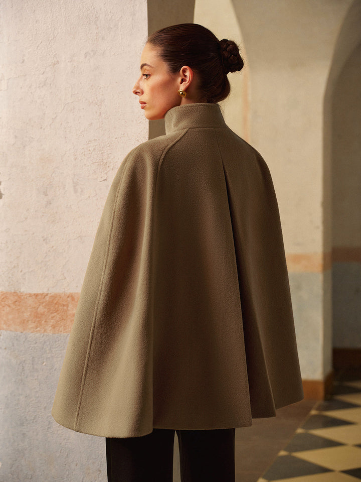 Cape mit Gürtel und Stehkragen