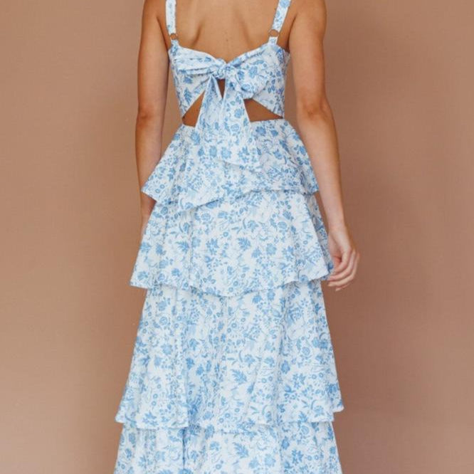 Langes Kleid mit Rüschen