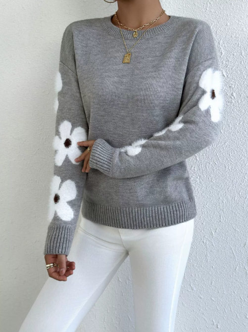Gestrickter Pullover mit Blumen