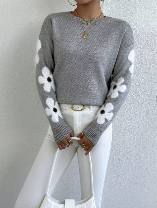 Gestrickter Pullover mit Blumen