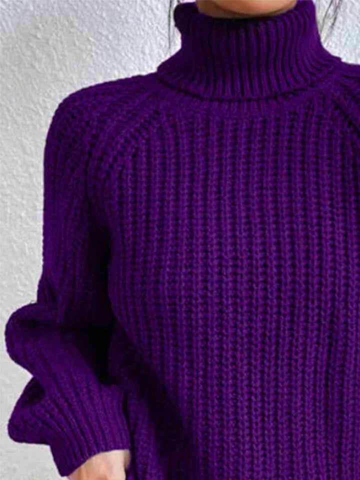 Gerippter Pullover mit Schlitz und Rollkragen